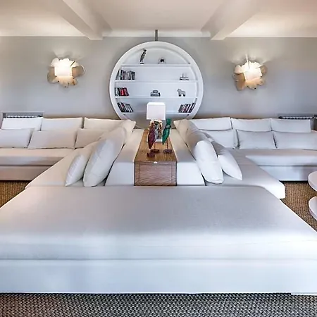 Sleeps 16 Pool Air Con Wifi