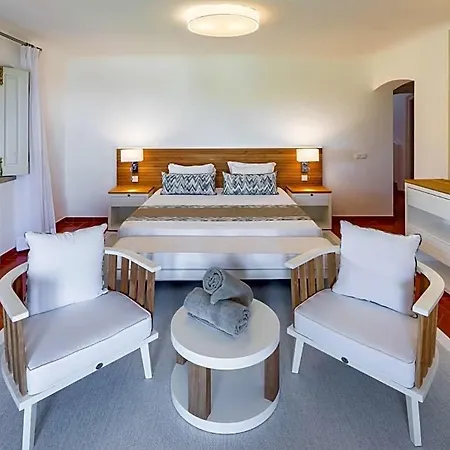 Sleeps 16 Pool Air Con Wifi *