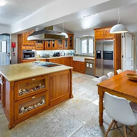 Sleeps 16 Pool Air Con Wifi *