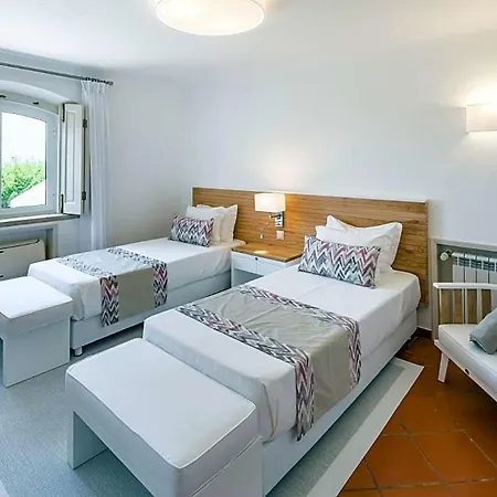 Sleeps 16 Pool Air Con Wifi