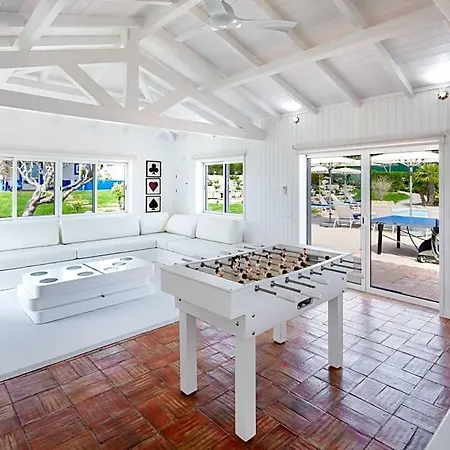 Sleeps 16 Pool Air Con Wifi